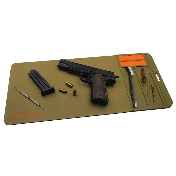 Quali sono le possibili conseguenze del non usare un tappetino per la pulizia delle armi durante la pulizia della pistola?